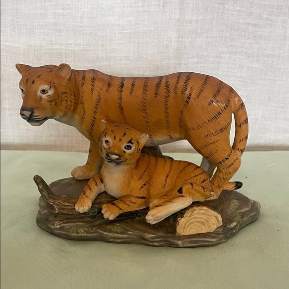 Tiger Figurine - Orange and Brown - Picture 1 of 4